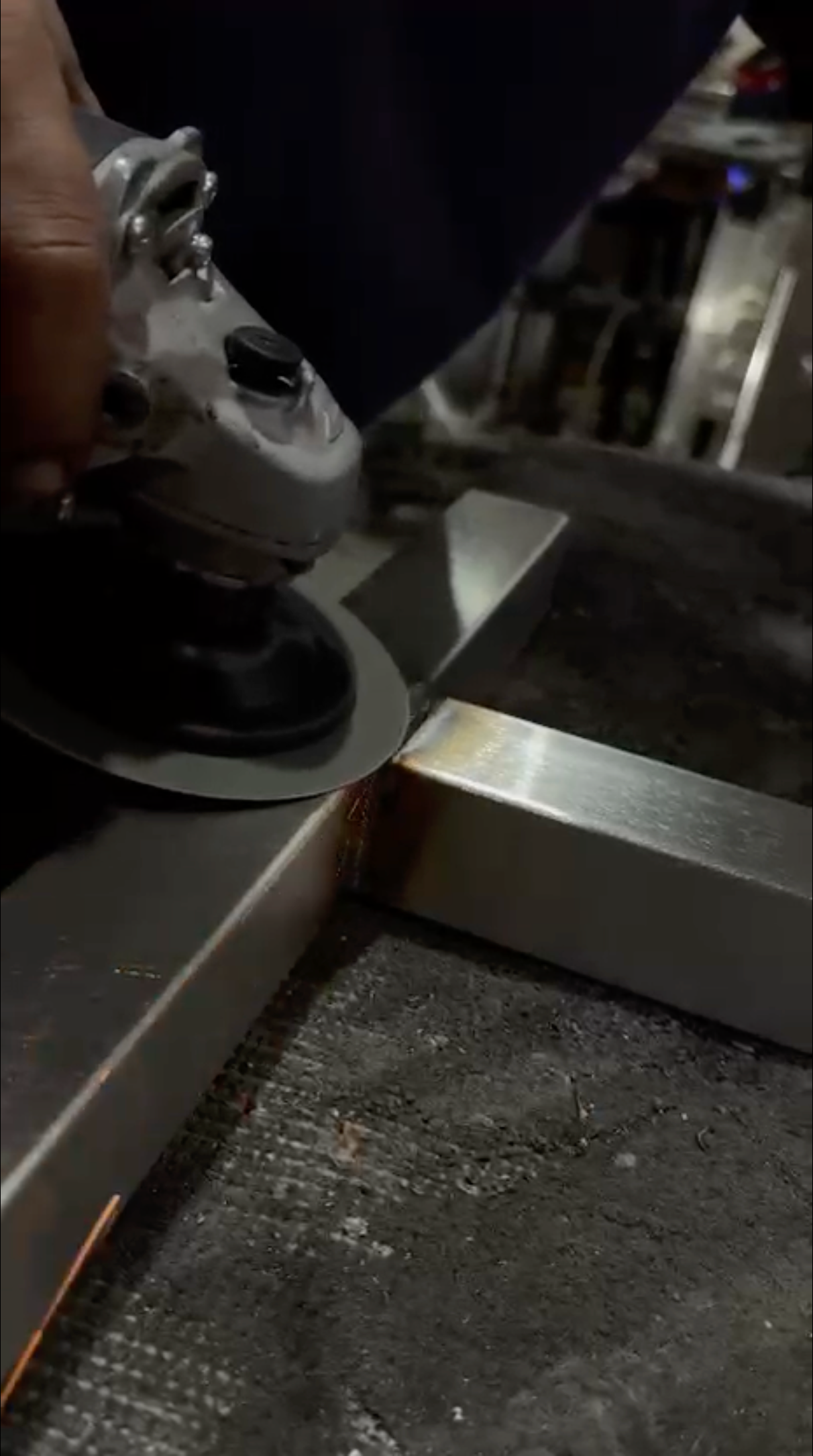 Del Taller a la Perfección: El Arte Oculto del Pulido en el Acero Inoxidable Industrial