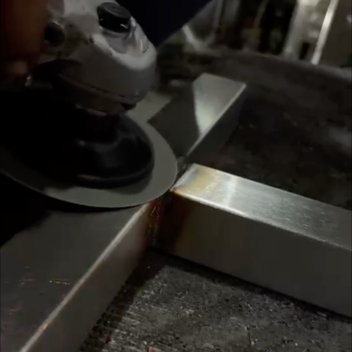 Del Taller a la Perfección: El Arte Oculto del Pulido en el Acero Inoxidable Industrial