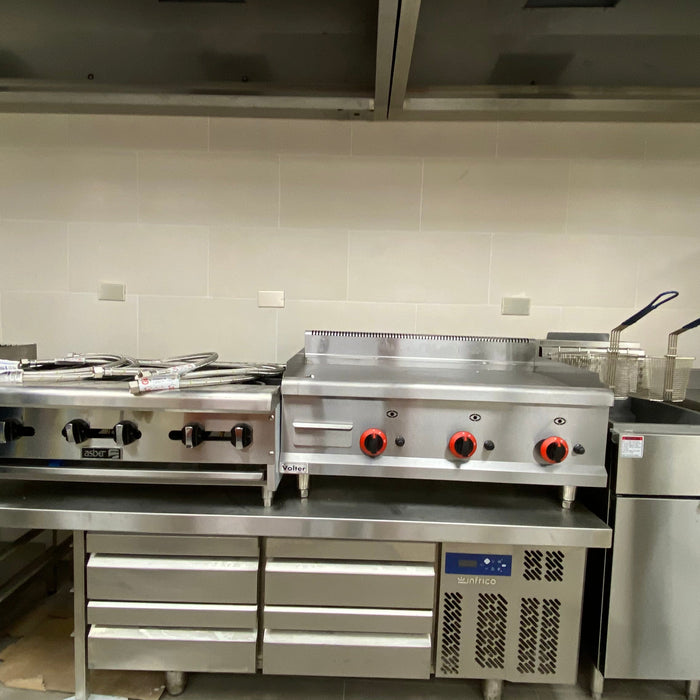 Solución Integral en Cocinas Industriales: Desde la Conceptualización hasta la Línea de Fuego Instalada
