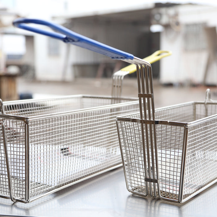 Canastos limpios, papas perfectas: cómo mantener tu freidora industrial al 100%