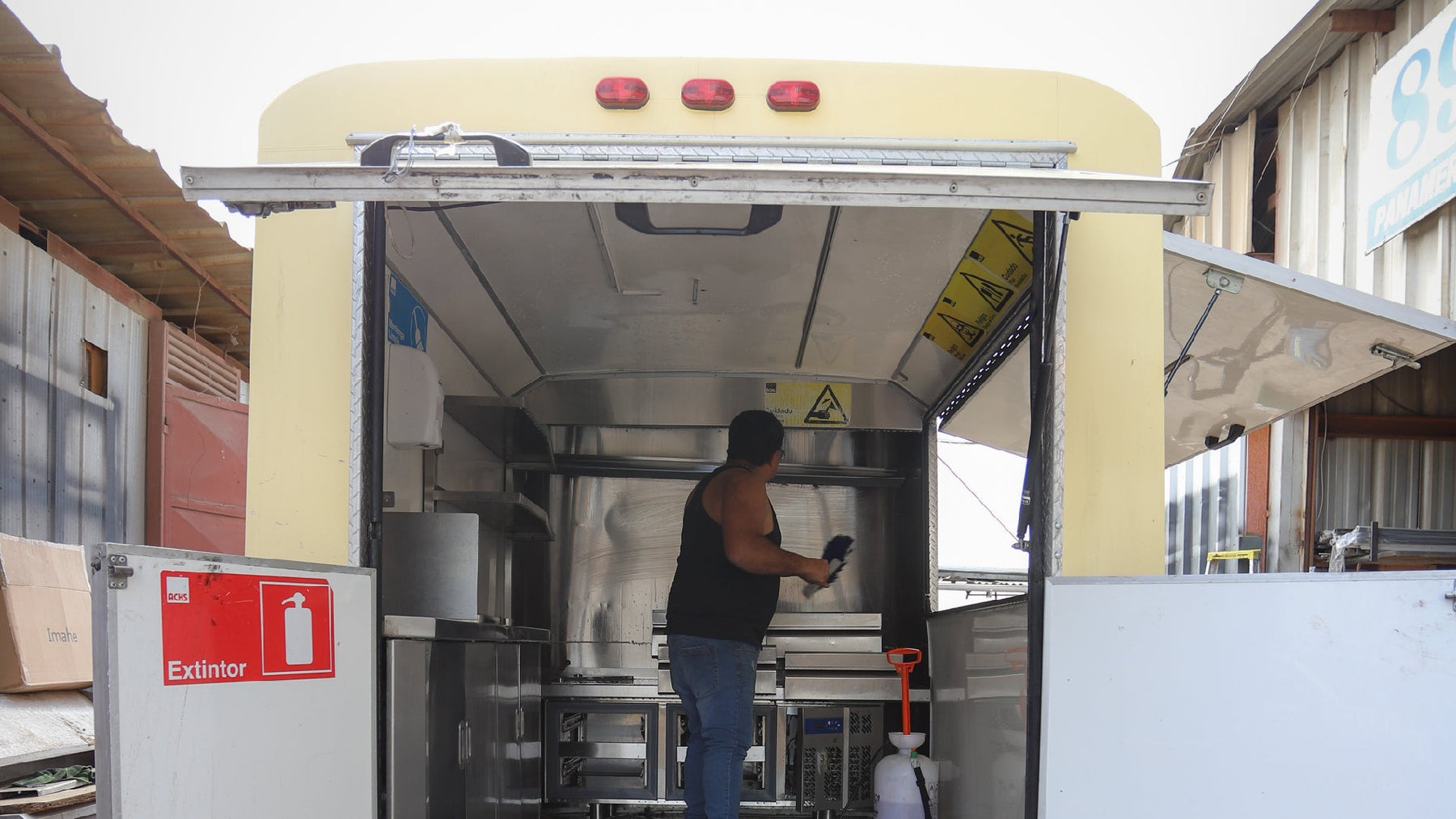 Consejos de INOXSERVI para Mantener tu Food Truck en Óptimas Condiciones - INOXSERVI